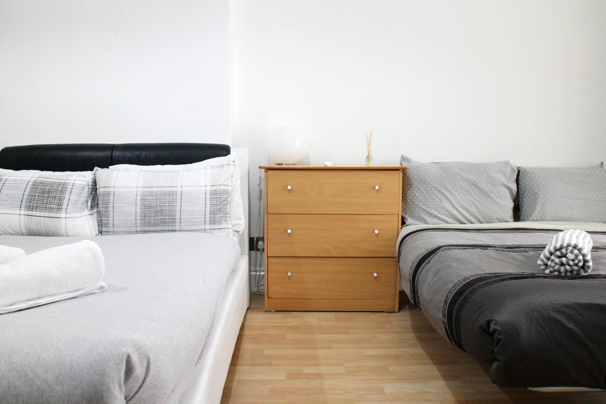 Large Studio Garden Flat On Golders Green Road Londra Esterno foto