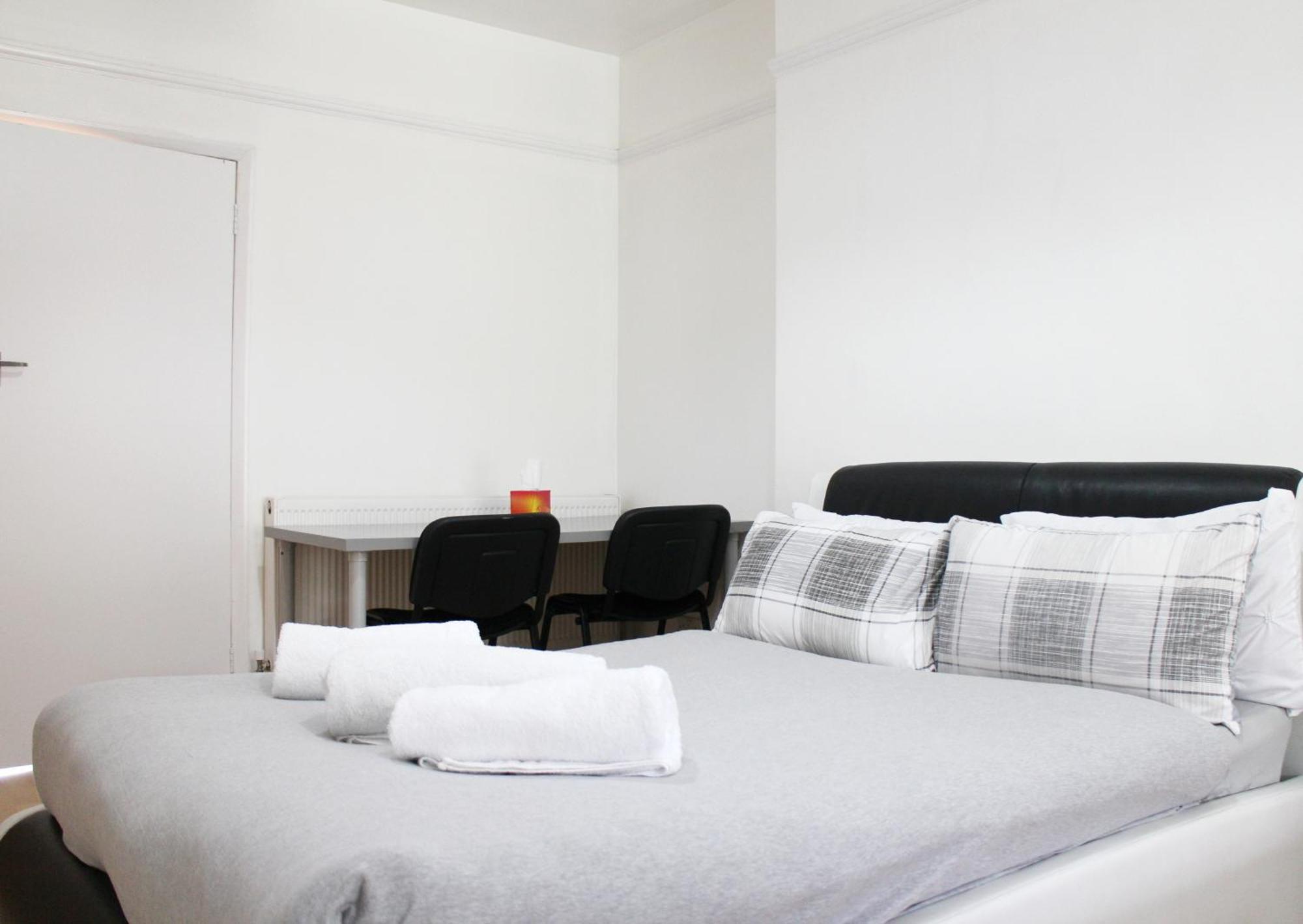 Large Studio Garden Flat On Golders Green Road Londra Esterno foto