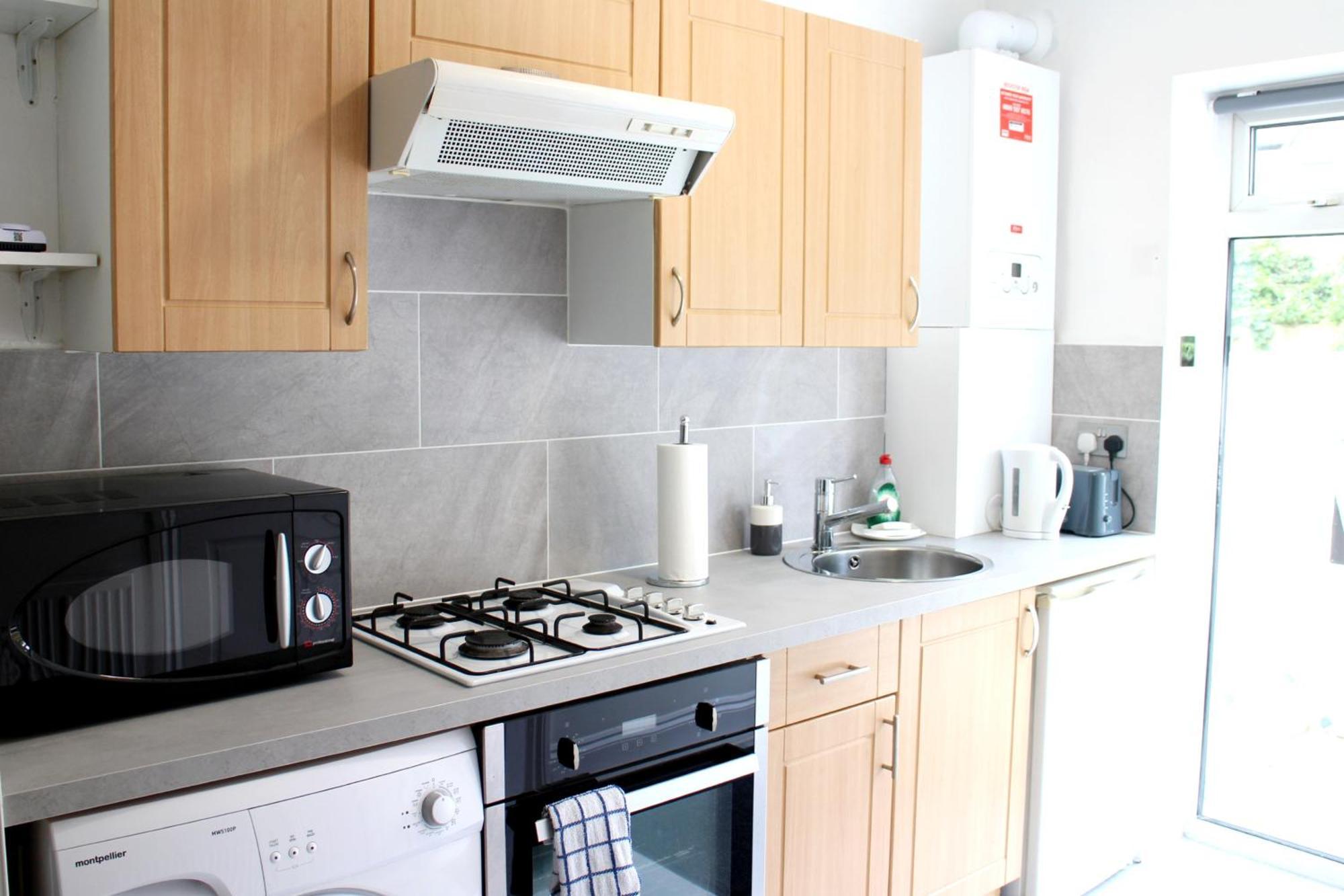Large Studio Garden Flat On Golders Green Road Londra Esterno foto