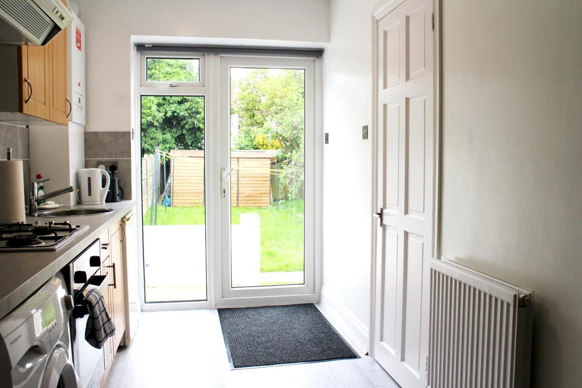 Large Studio Garden Flat On Golders Green Road Londra Esterno foto